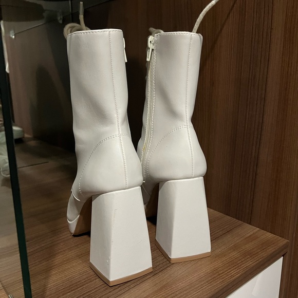 BERSHKA white high heel boots - Picture 3 of 4